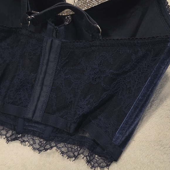 Victoria's Secret Black Lace Velvet Bra with Sparkling Straps - Picture 6 of 8